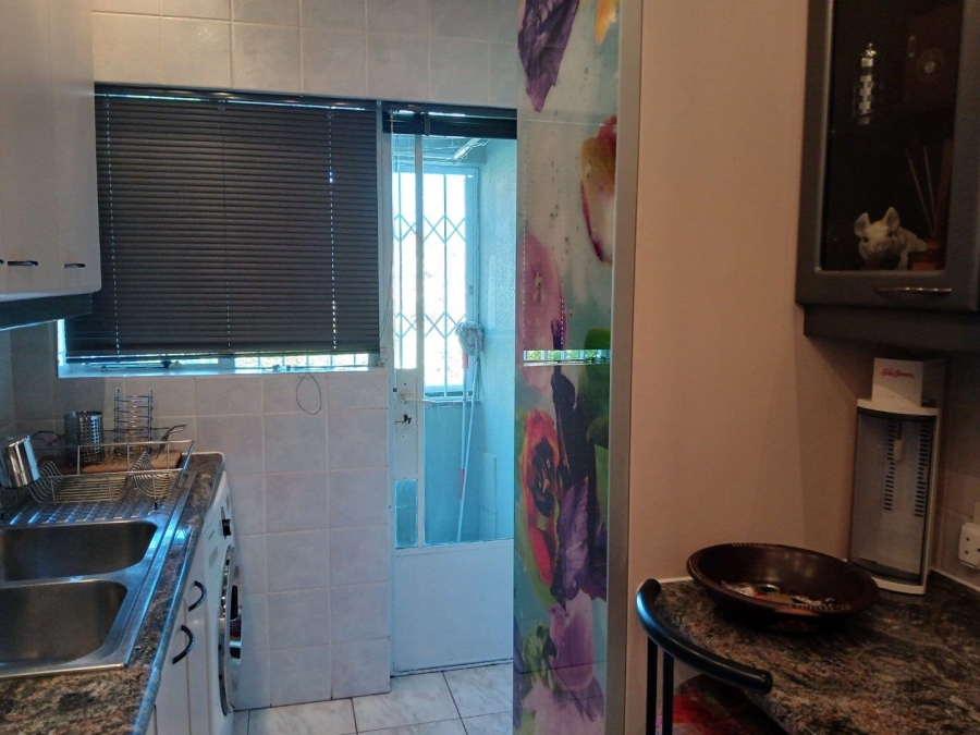 To Let 2 Bedroom Property for Rent in Sea Point Western Cape